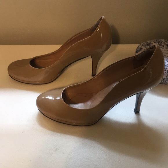 TAHARI TAN HEELS - Picture 6 of 8